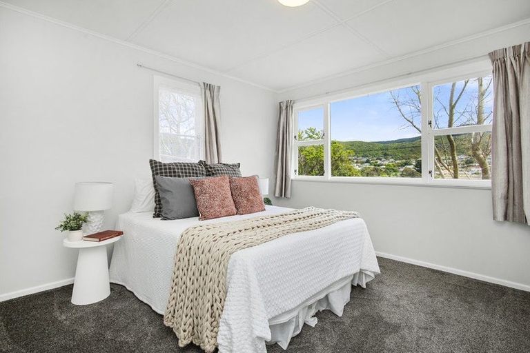 Photo of property in 49 Taylor Terrace, Tawa, Wellington, 5028