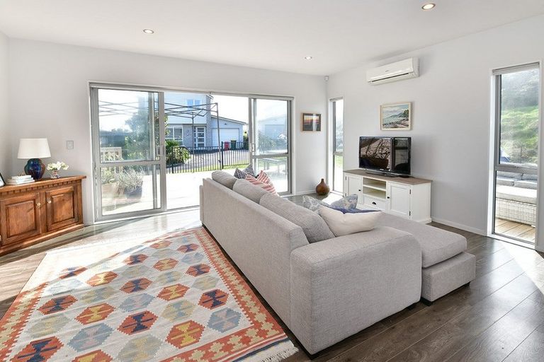 Photo of property in 33 Kaipuke Crescent, Gulf Harbour, Whangaparaoa, 0930