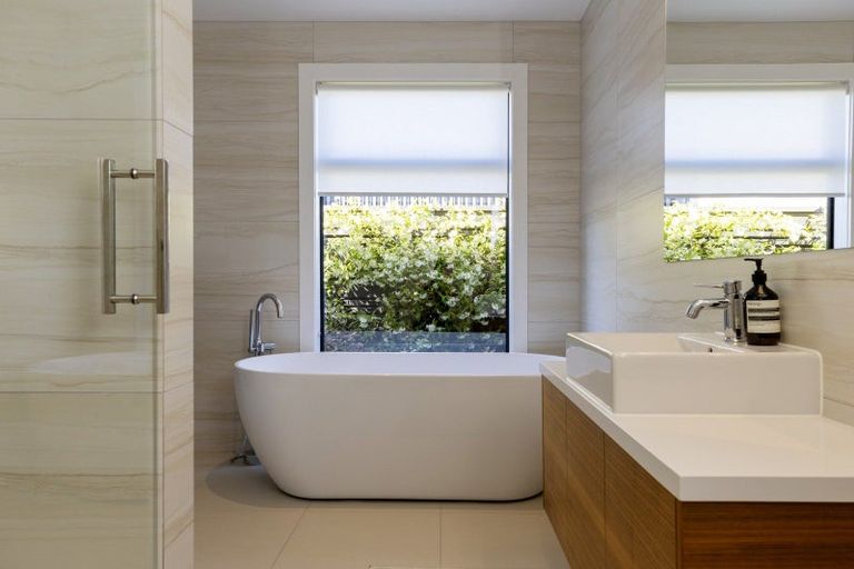 Photo of property in 10 Karapoto Lane, Rainbow Point, Taupo, 3330