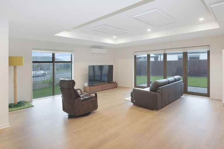 Photo of property in 94 Rannoch Drive, Broomfield, Christchurch, 8042