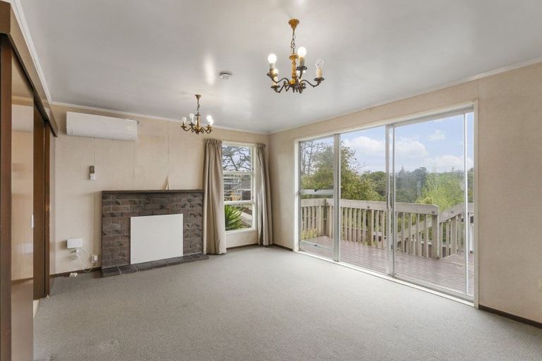 Photo of property in 51 Easton Park Parade, Glenfield, Auckland, 0629