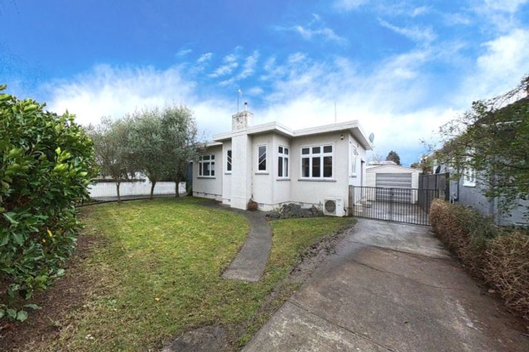 Photo of property in 95 Churchill Avenue, Hokowhitu, Palmerston North, 4410