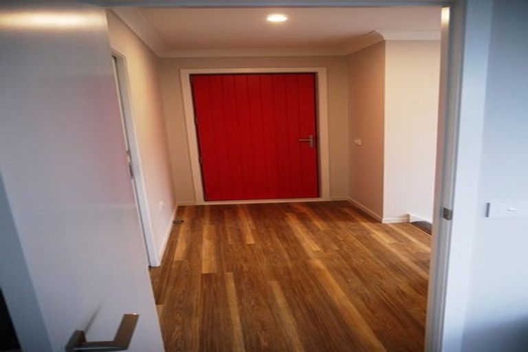 Photo of property in 25 Grumman Lane, Newlands, Wellington, 6037