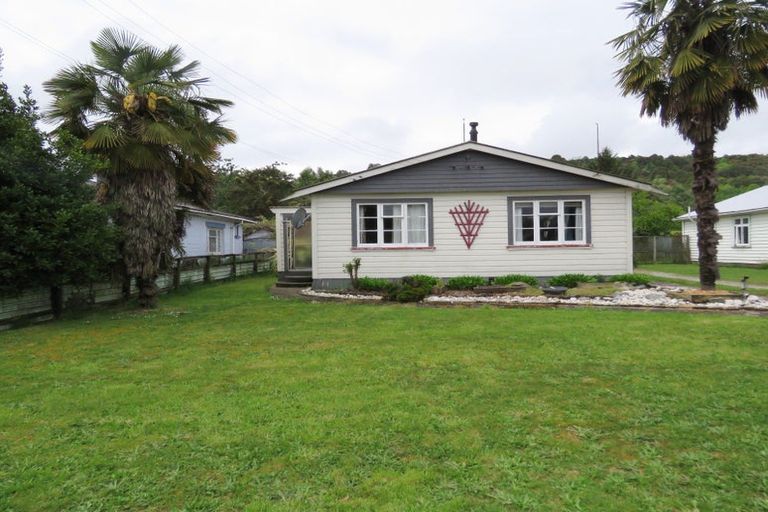 Photo of property in 35 Dick Street, Reefton, 7830
