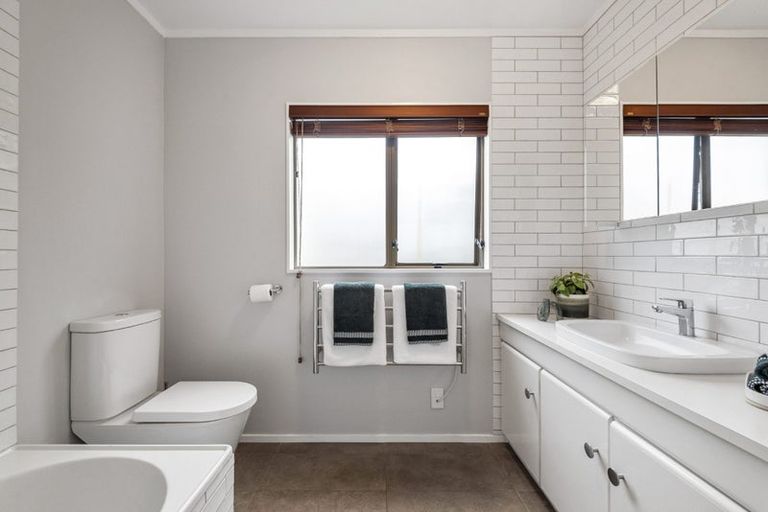 Photo of property in 86 Porritt Avenue, Chatswood, Auckland, 0626