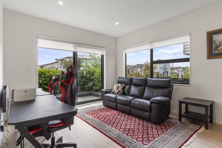 Photo of property in 42 Skua Road, Hobsonville, Auckland, 0616