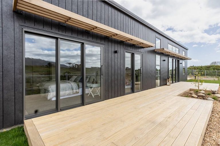 Photo of property in 8 Mirek Street, Waikanae, 5036