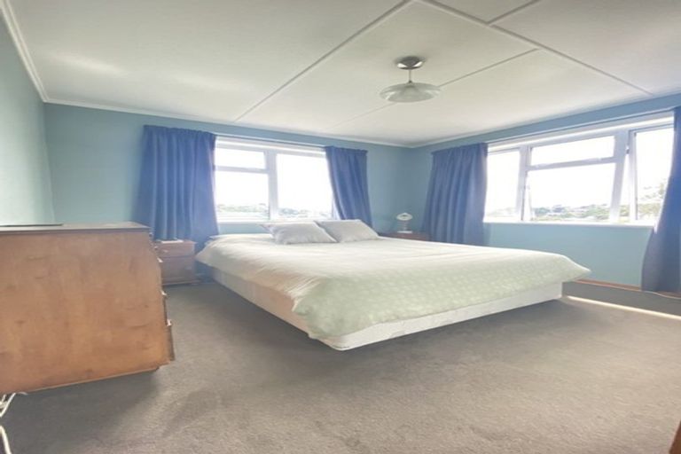 Photo of property in 26 Lyndfield Lane, Newlands, Wellington, 6037