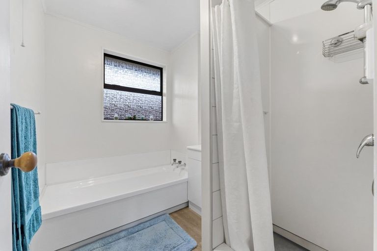Photo of property in 25 La Perouse Place, Northcote, Christchurch, 8052