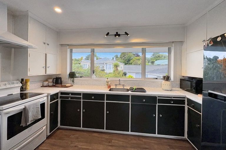 Photo of property in 48 Great North Road, Saint Johns Hill, Whanganui, 4500