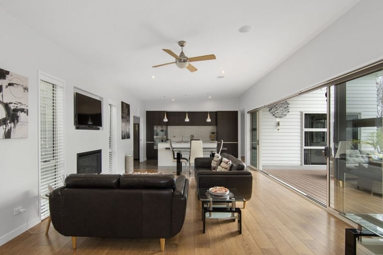 Photo of property in 33r Oceana Drive, Welcome Bay, Tauranga, 3175