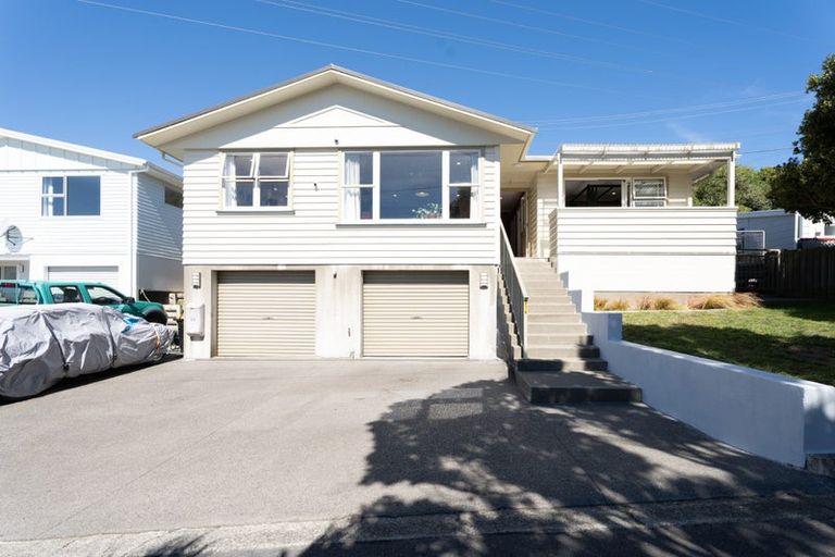 Photo of property in 97a Glanmire Road, Newlands, Wellington, 6037