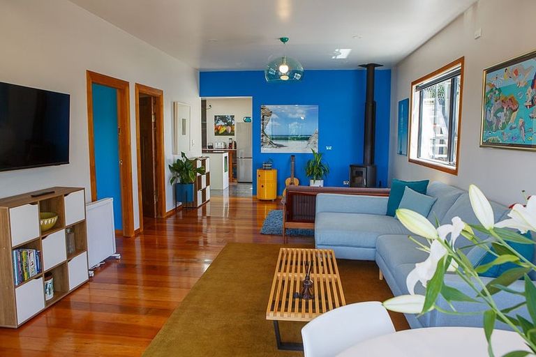 Photo of property in 274 Queens Drive, Lyall Bay, Wellington, 6022