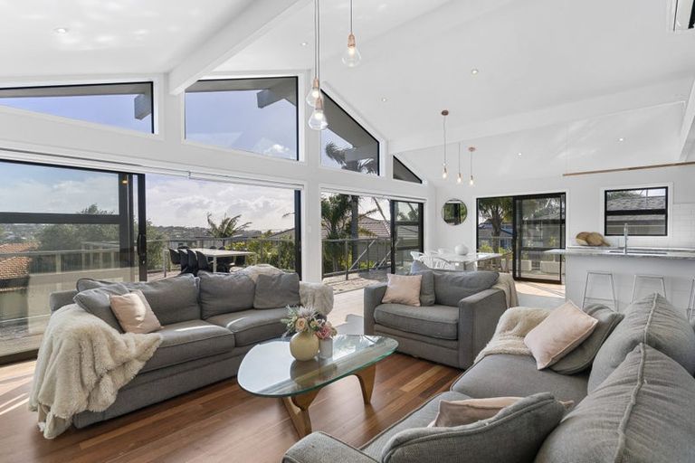 Photo of property in 12 Hyde Road, Rothesay Bay, Auckland, 0630