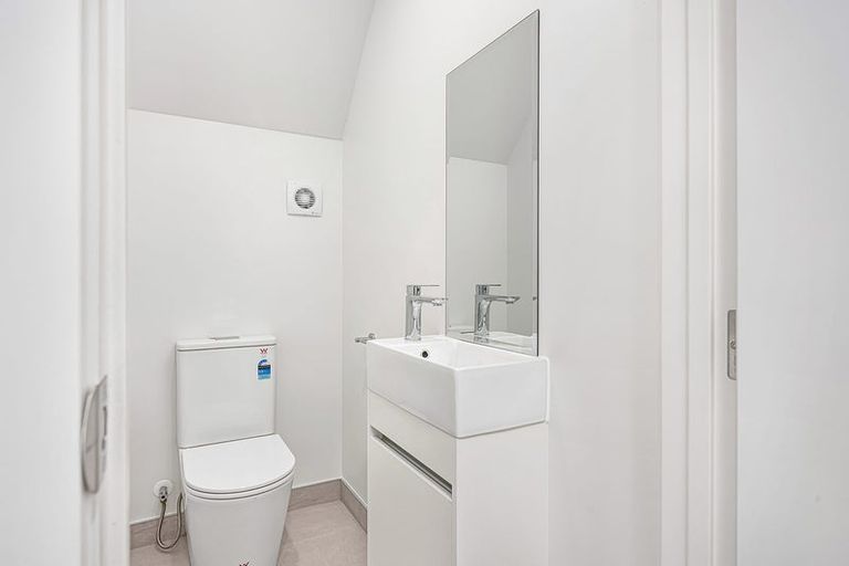 Photo of property in 33 Mountain Road, Mangere Bridge, Auckland, 2022