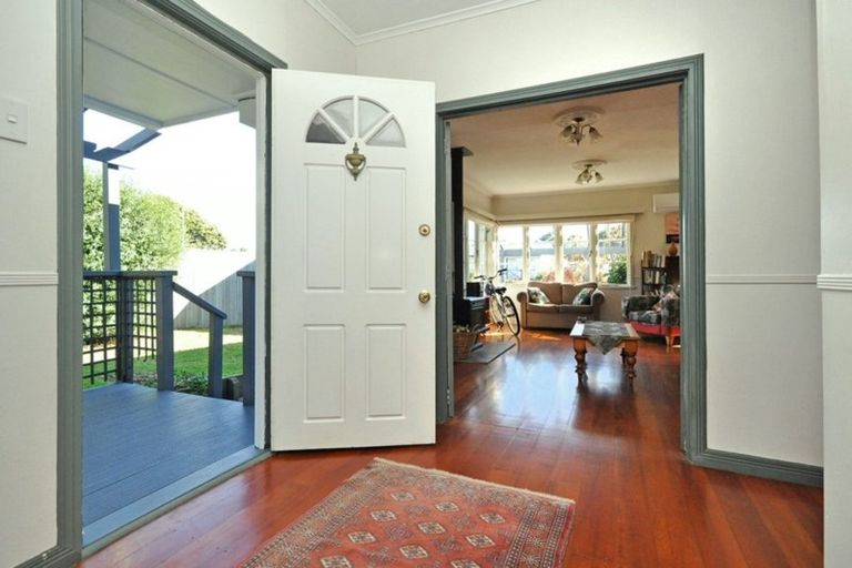 Photo of property in 55 Riverside Drive, Waiuku, 2123