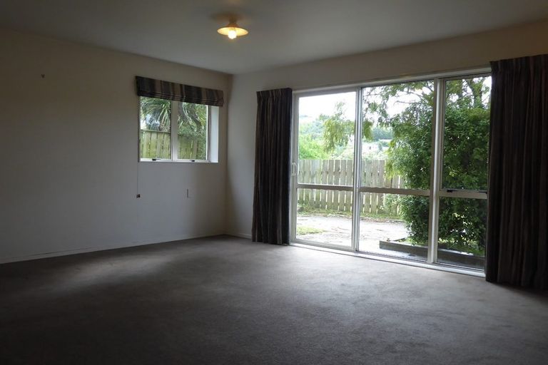 Photo of property in 198 Newlands Road, Newlands, Wellington, 6037