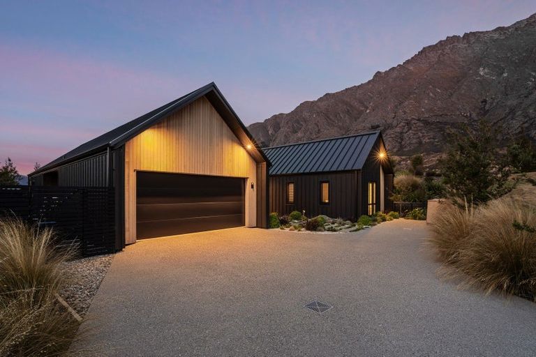Photo of property in 3 Chimney Lane, Jacks Point, Queenstown, 9371