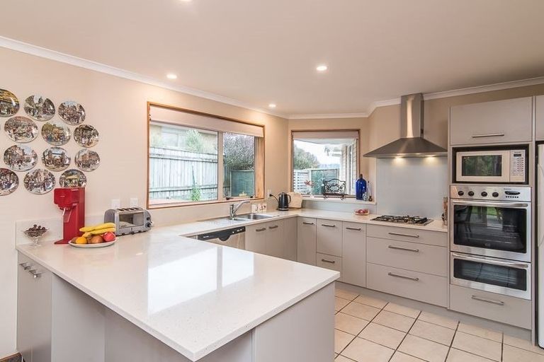 Photo of property in 15 Millennium Hill, Paraparaumu, 5032