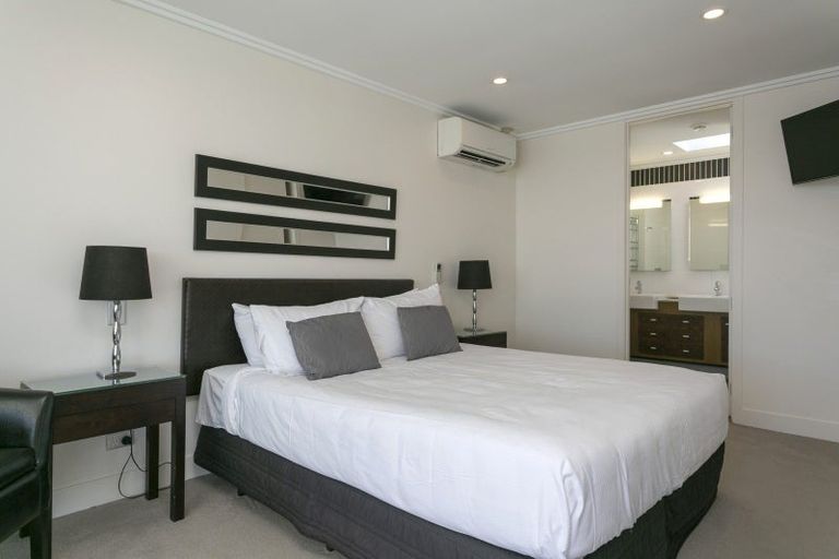 Photo of property in 225 Lake Terrace, Waipahihi, Taupo, 3330