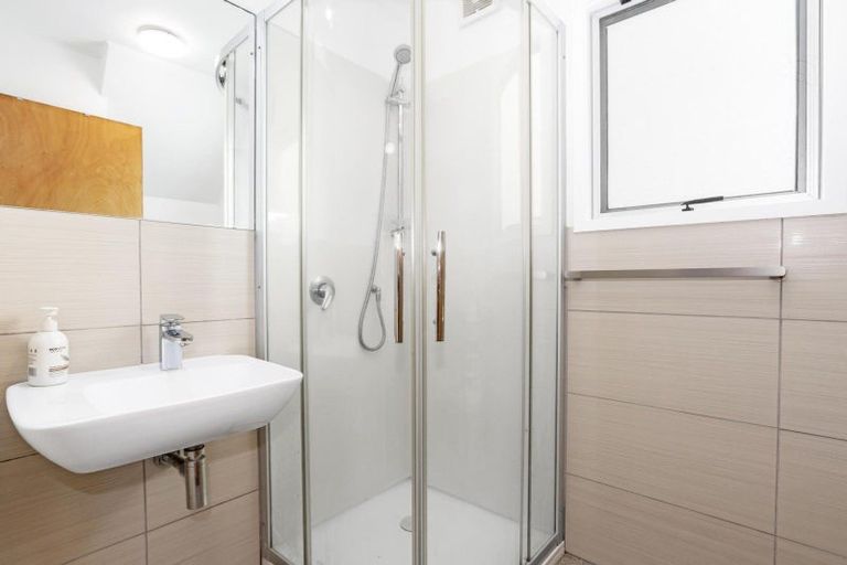 Photo of property in 1 Goldie Place, Waikanae Beach, Waikanae, 5036