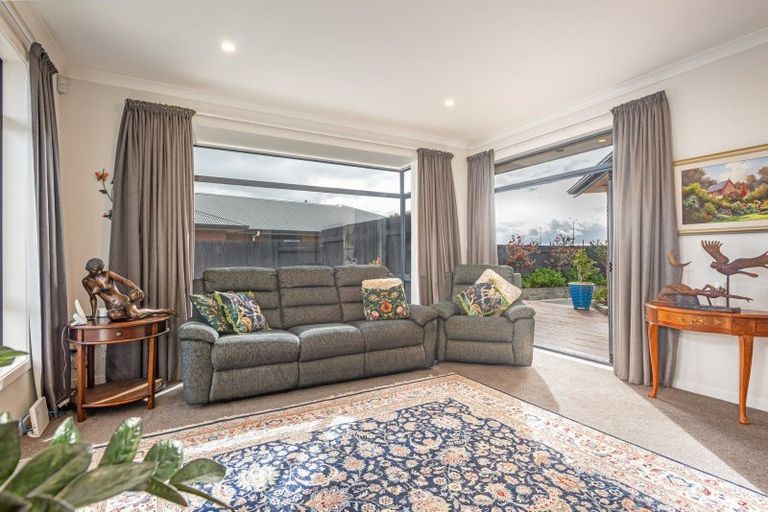 Photo of property in 8 Crabapple Close, Milson, Palmerston North, 4414