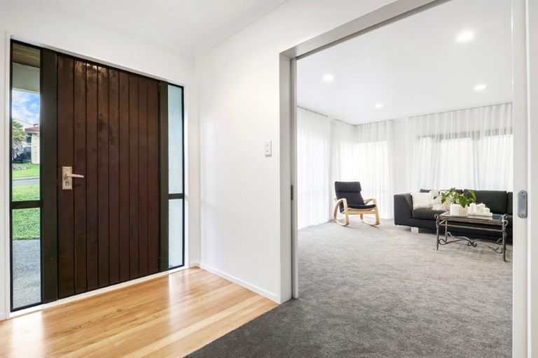 Photo of property in 11 Nottingham Place, Northcross, Auckland, 0630