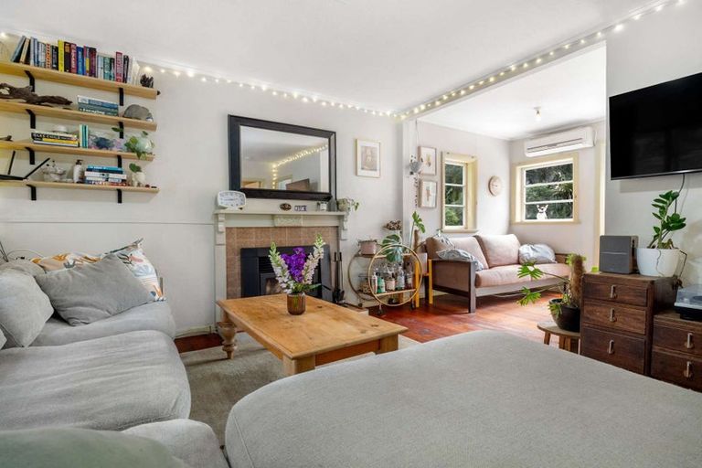 Photo of property in 43 Kauri Point Road, Laingholm, Auckland, 0604