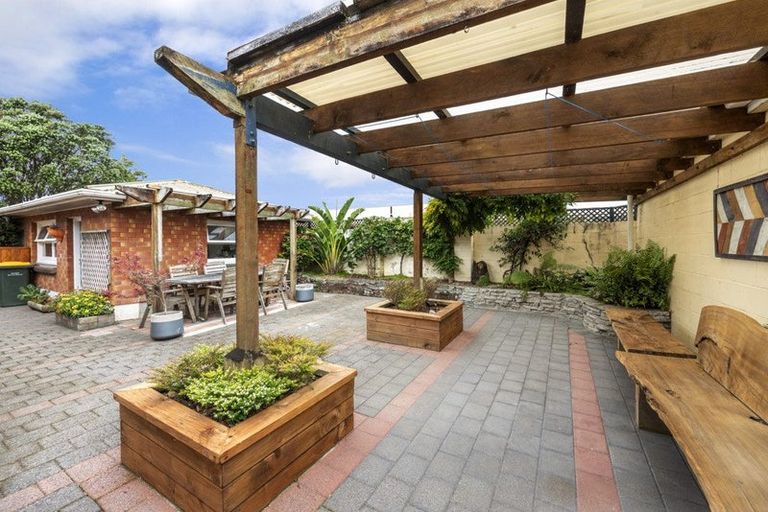 Photo of property in 2 Hood Place, Spotswood, New Plymouth, 4310