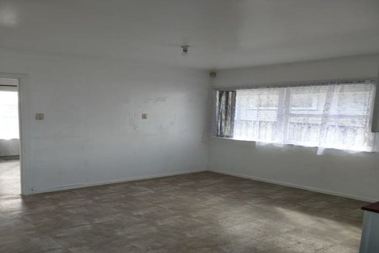 Photo of property in 25 Raglan Street, Mangere East, Auckland, 2024