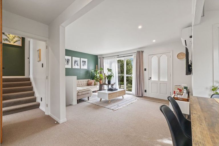 Photo of property in 9 Esher Place, Saint Martins, Christchurch, 8022