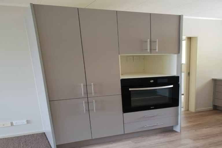 Photo of property in 17 Makiri Street, Helensville, 0800