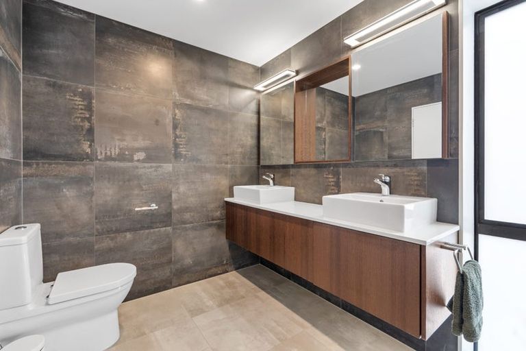 Photo of property in 52 Walton Street, Red Beach, 0932