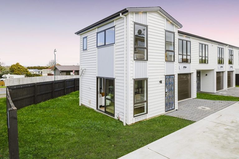 Photo of property in 559a Great South Road, Rosehill, 2113