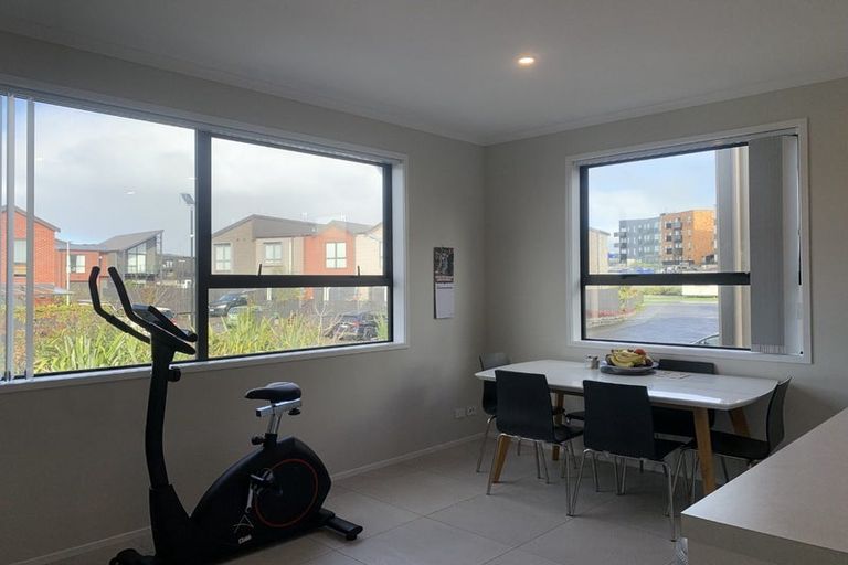 Photo of property in 5/4 Matimati Place, Hobsonville, Auckland, 0616