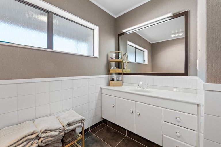 Photo of property in 15 Quin Crescent, Hawera, 4610