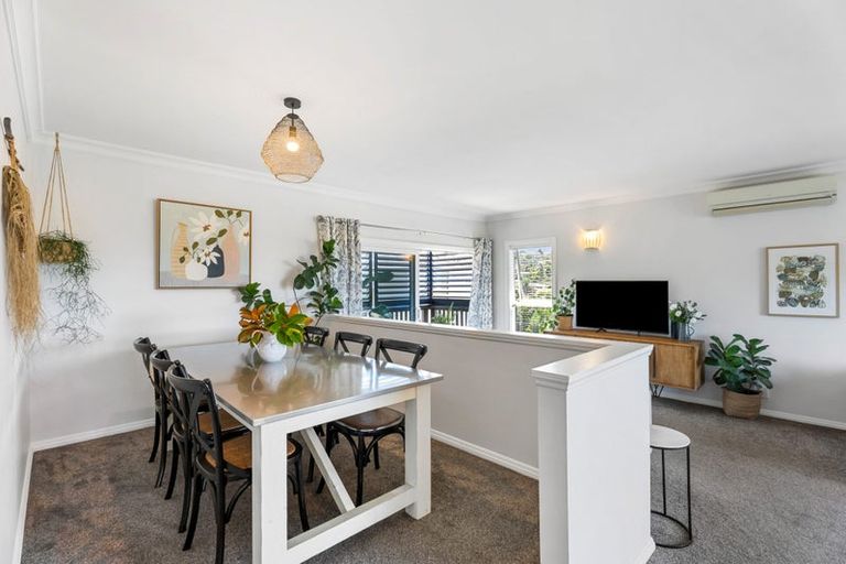 Photo of property in 2/52 Maxwelton Drive, Mairangi Bay, Auckland, 0630