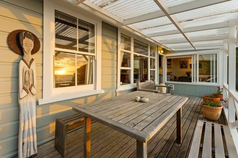 Photo of property in 34 The Parade, Paekakariki, 5034