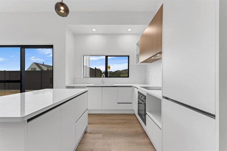 Photo of property in 104 Mataikokako Loop, Kawakawa Bay, 2585