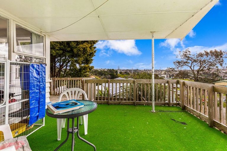 Photo of property in 18 Lilburn Crescent, Massey, Auckland, 0614