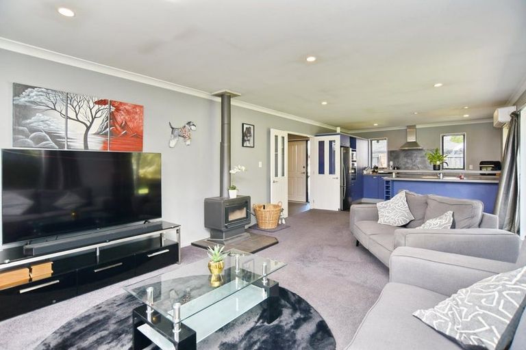 Photo of property in 11 James Drive, Woodend, 7610