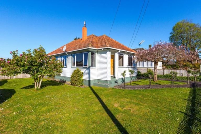Photo of property in 31 Village Way, Ardmore, Papakura, 2582