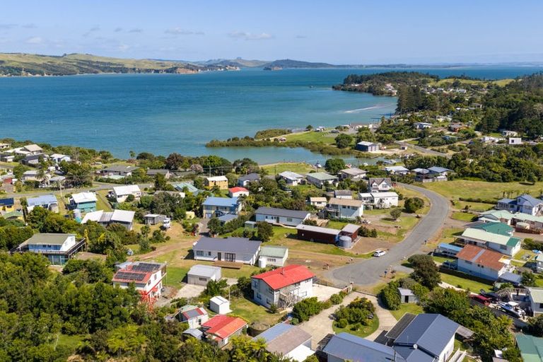 Photo of property in 28 Mariner Cove Road, Tinopai, 0593