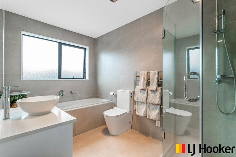 Photo of property in 41 Cloonlyon Drive, Flat Bush, Auckland, 2019