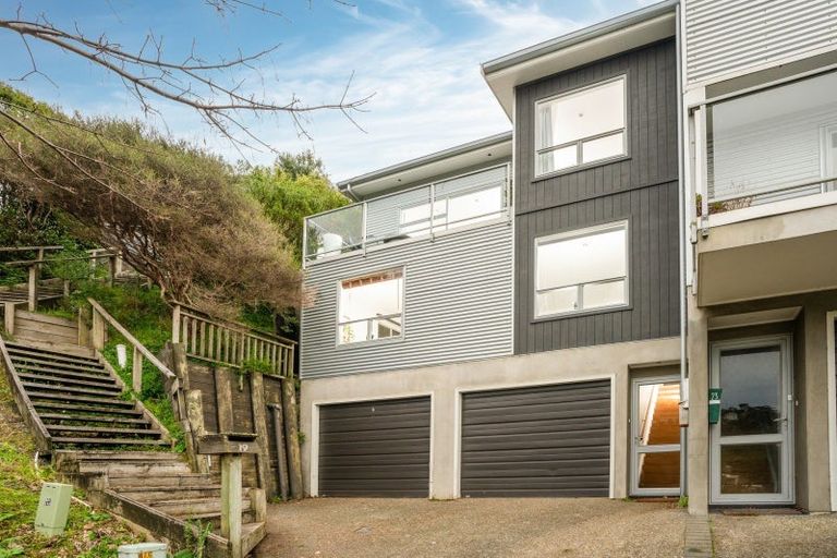 Photo of property in 21 Kopiko Way, Brooklyn, Wellington, 6021