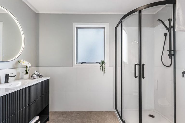 Photo of property in 54 Sikkim Crescent, Clover Park, Auckland, 2019