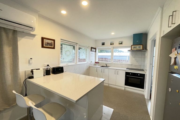 Photo of property in 42 Cheval Drive, Totara Vale, Auckland, 0629