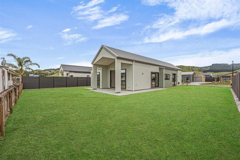 Photo of property in 104 Mataikokako Loop, Kawakawa Bay, 2585