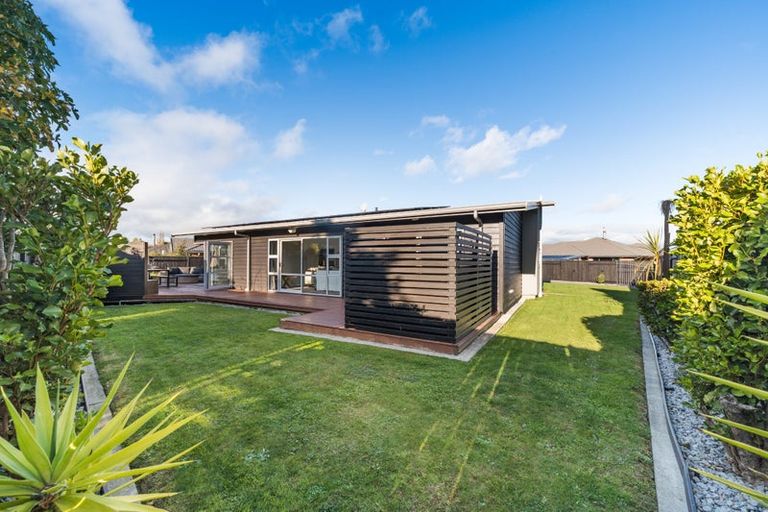 Photo of property in 26 Chestnut Close, Kelvin Grove, Palmerston North, 4414