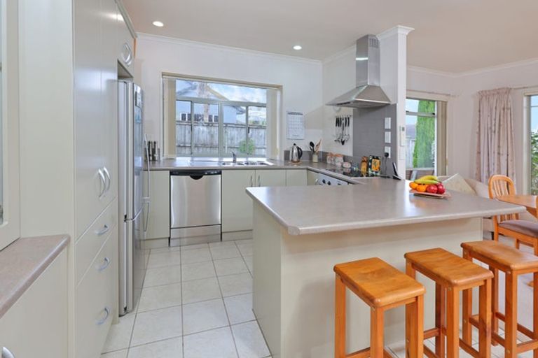 Photo of property in 32 Highfields Terrace, Henderson, Auckland, 0612